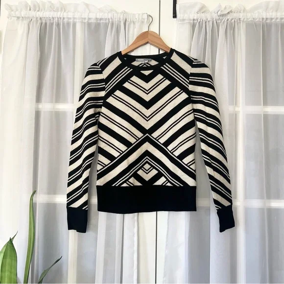 Bill Blass Knitwear Cashmere Wool Cashwool Sweater Size Small - Picture 1 of 6